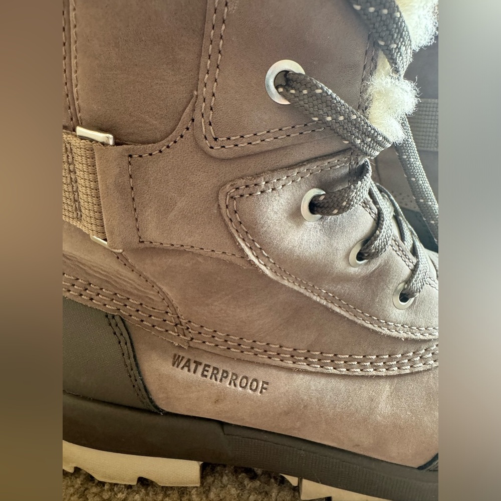 Sorel Leather Waterproof Snow Boots - size 8.5 - Picture 7 of 8